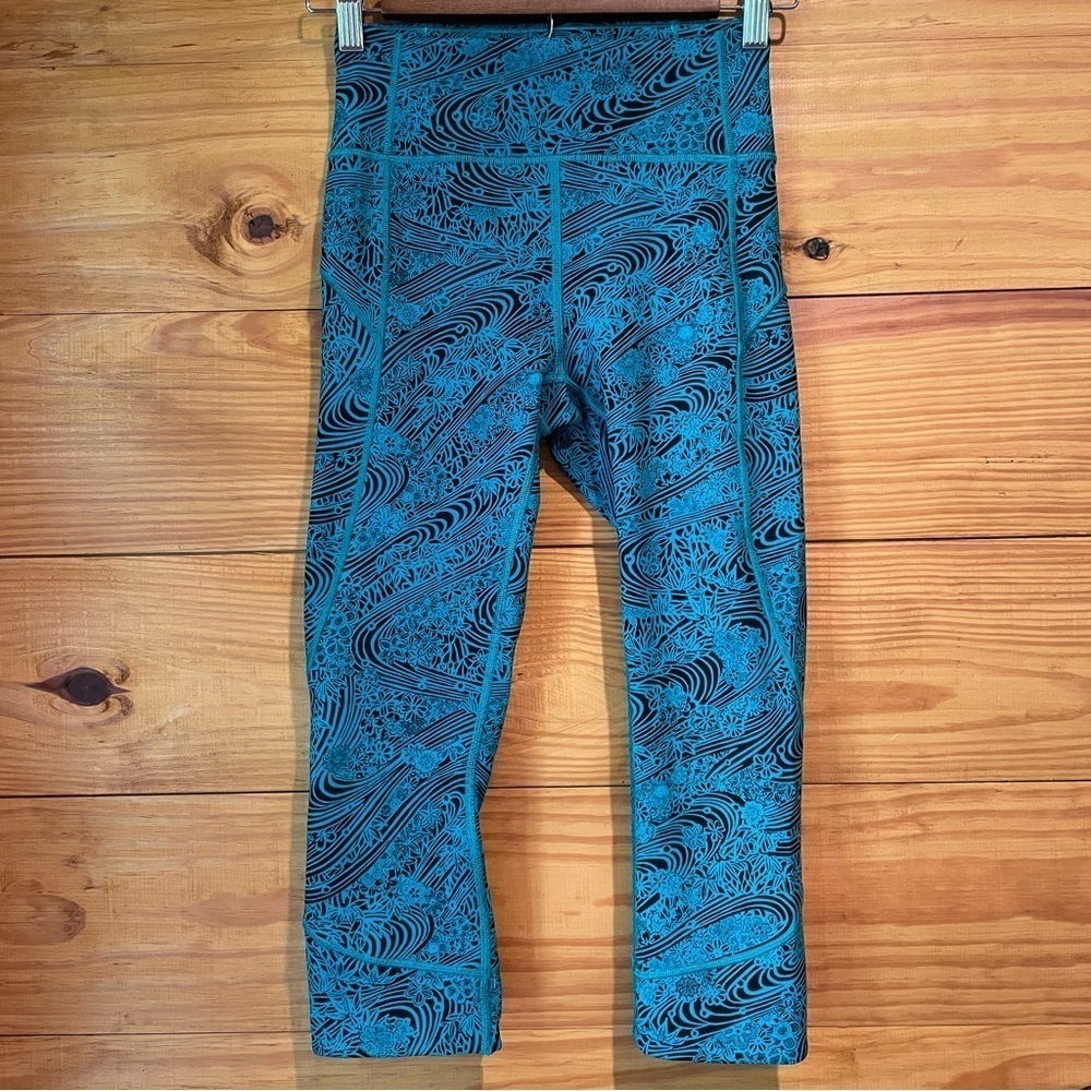 Lululemon In Movement Crop Leggings Everlux Kitakami Spirit Green Black 4 W6AO3S
